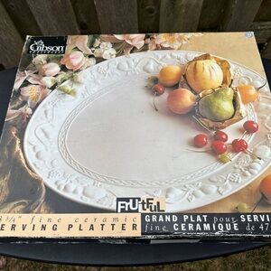Gibson Home Fruitful 18.75-inch oval serving platter.